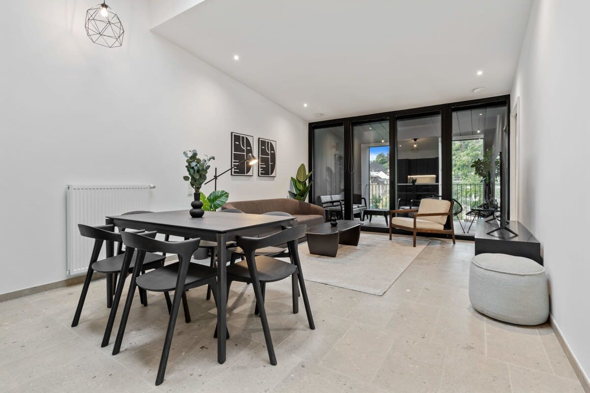 Spacious and sleek, the perfect backdrop for your urban getaway.