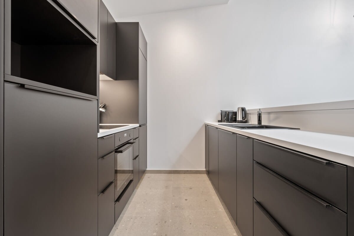 Sleek and functional – a kitchen space where style meets convenience.