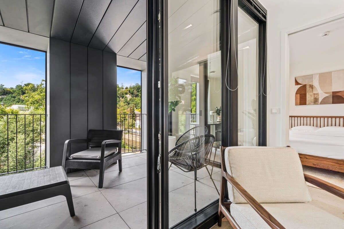 A peaceful retreat: enjoy the open sky from the comfort of your balcony.