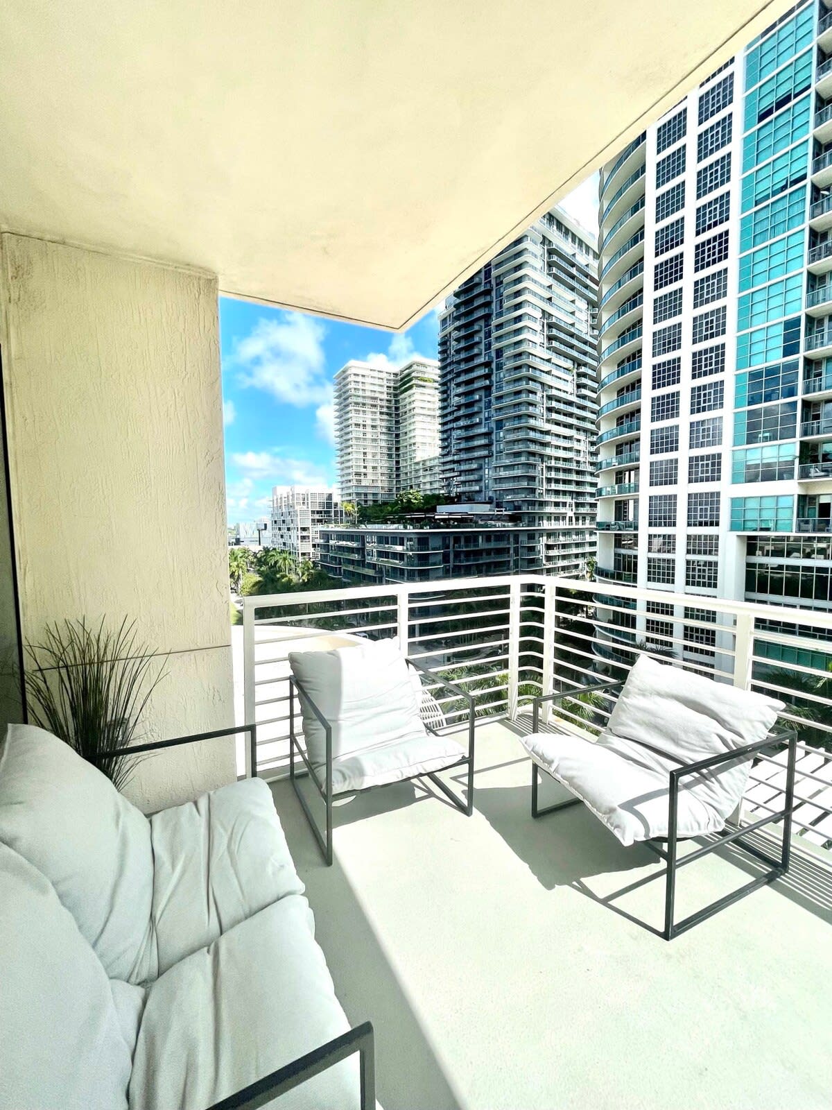 City Condo - In Midtown with pool and parking - Picture 1