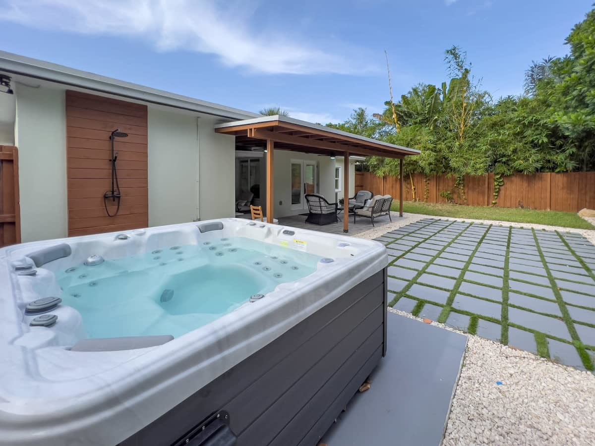 Wicker & Wine - Location, Hot Tub & Gated Yard - Foto 1