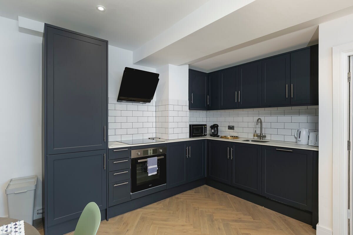 Free Parking & Dog Friendly | Brighton Retreat in Donkey Mews 3 BN3 1AW - Property image 2 - VivreStays