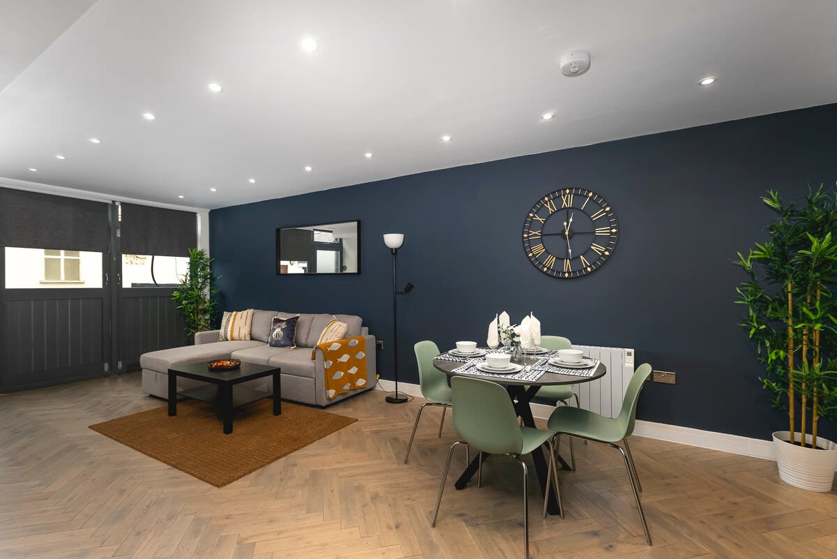 Free Parking & Dog Friendly | Brighton Retreat in Donkey Mews 3 BN3 1AW - Property image 3 - VivreStays