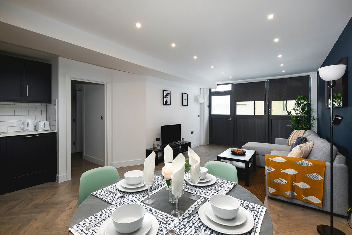 Free Parking & Dog Friendly | Brighton Retreat in Donkey Mews 3 BN3 1AW - Property image 9 - VivreStays