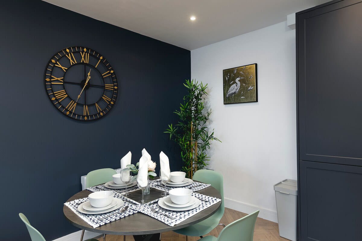 Free Parking & Dog Friendly | Brighton Retreat in Donkey Mews 3 BN3 1AW - Property image 6 - VivreStays