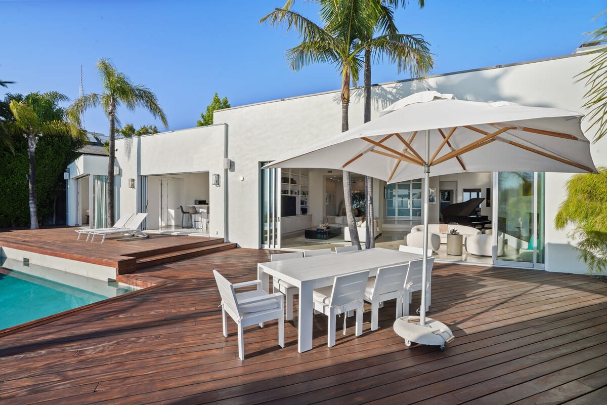 Enjoy the open-air experience with an umbrella-shaded table that seats eight, perfect for memorable gatherings.