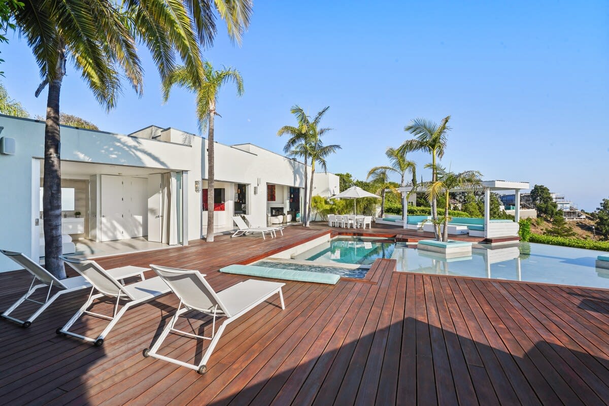 Lounge in style with the elegant designer deck furniture, ensuring comfort and sophistication during your outdoor retreat.