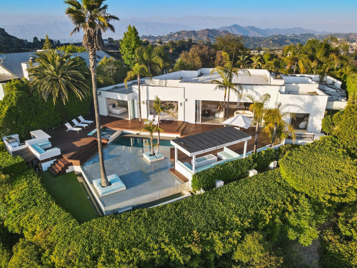 Discover serenity and panoramic vistas at this exclusive Beverly Hills hideaway.
