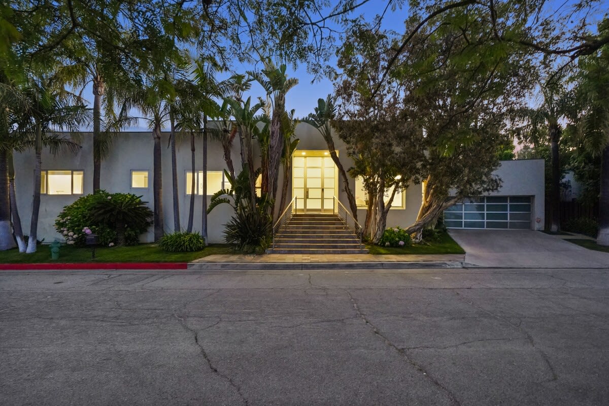 Rest easy knowing that the home is nestled in a secure and safe neighborhood, ensuring peace of mind during your stay.