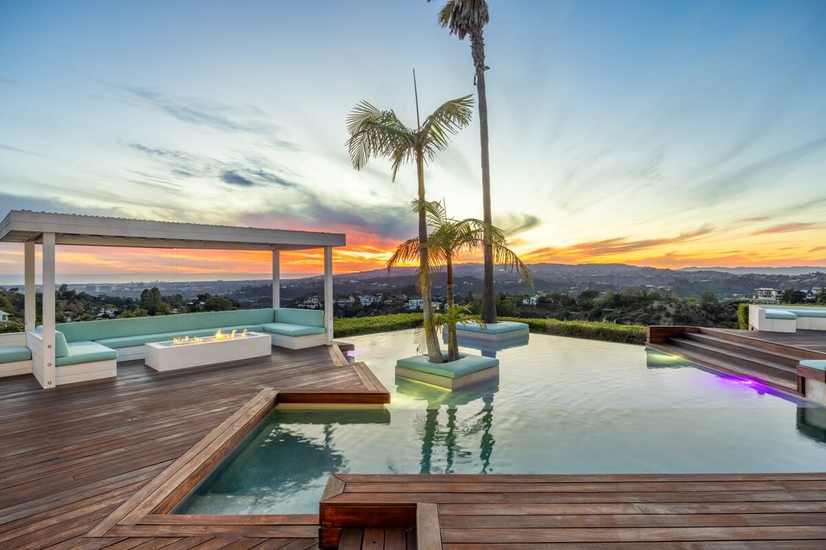 Crest Estate by Stay Awhile Villas