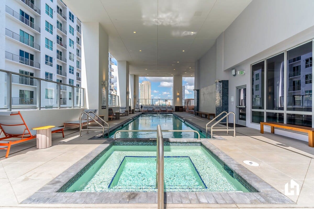 Bayside District Studio: City Views & Pool in Miami, FL