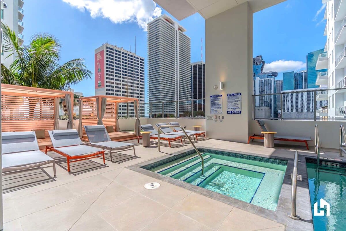 Downtown Stay • Skyline Balcony & Pool in Miami, FL