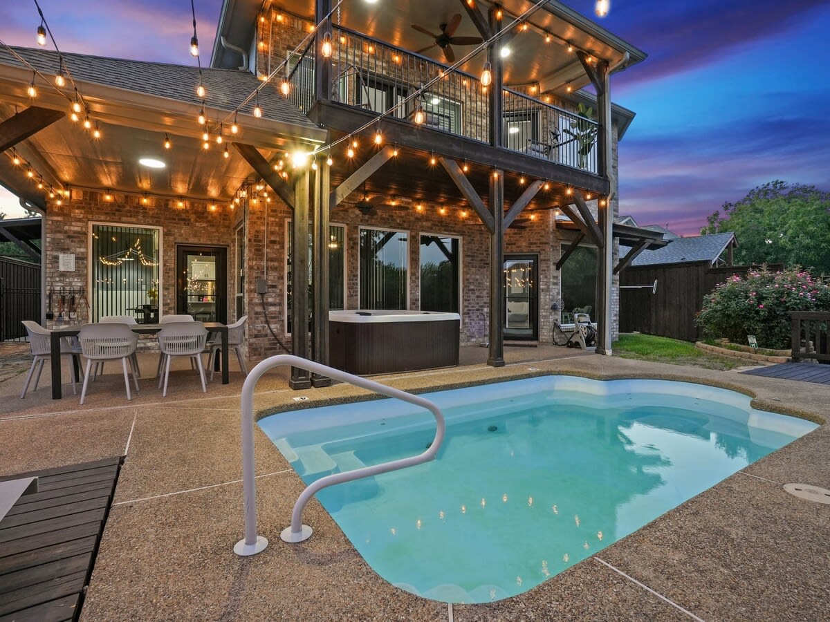 Clearview Castle - Pool*, Jacuzzi, Lake View — Lewisville, TX — vacation rental
