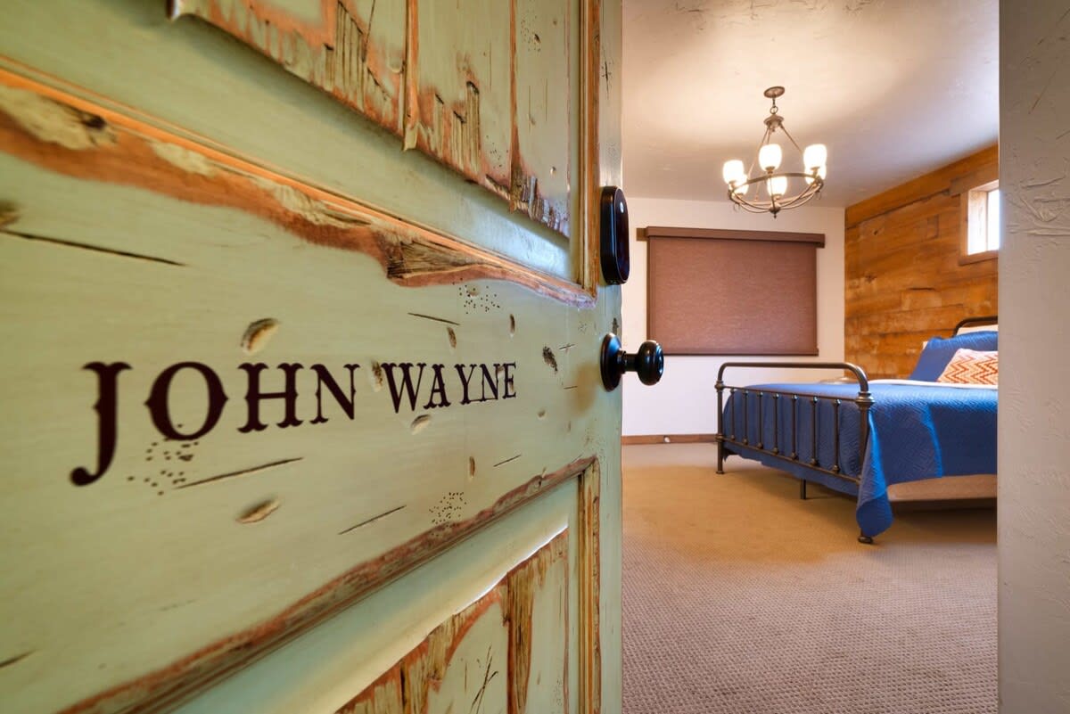 Hideout @ the Rim - John Wayne Suite - Picture 1