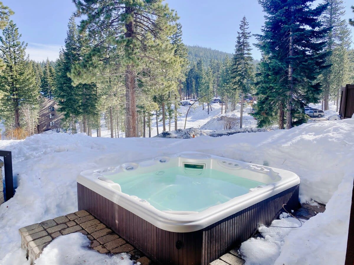 Luxury Northstar Home| hot tub| walk to ski lifts - Picture 1