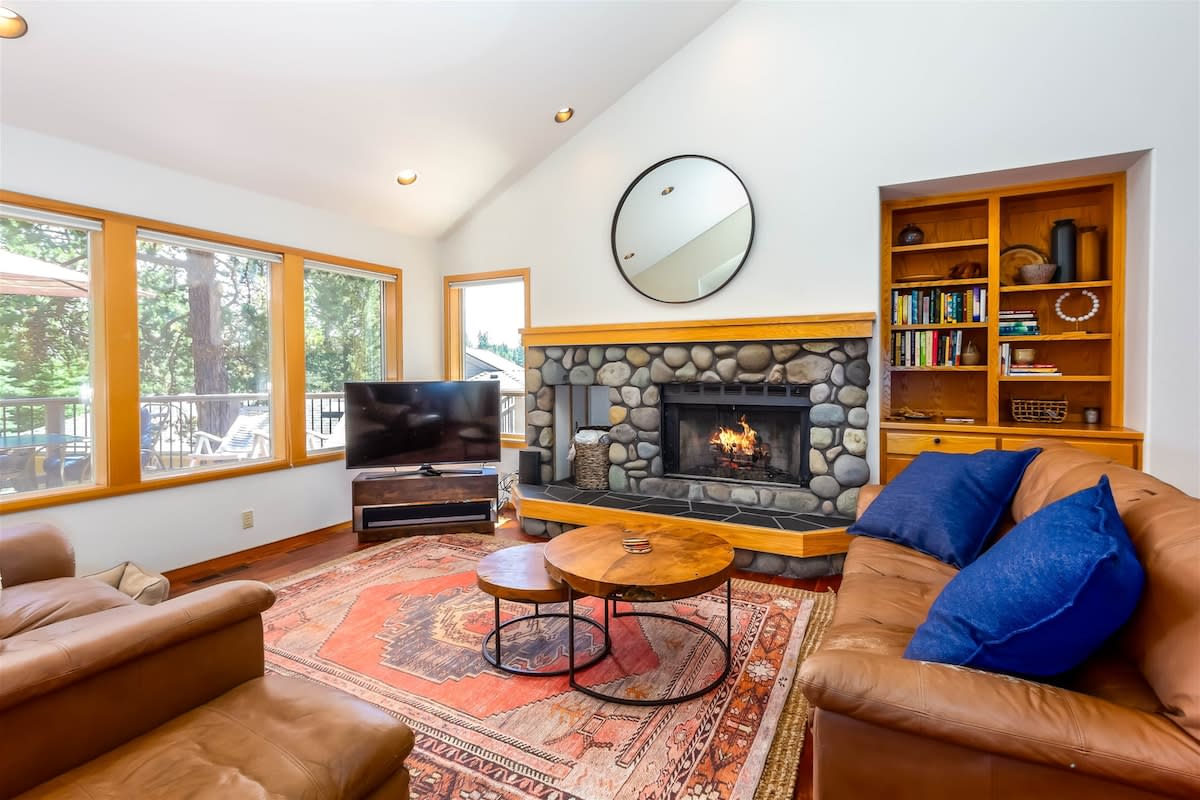 Pet-Friendly Sunriver Home + SHARC Passes — Sunriver, OR — vacation rental