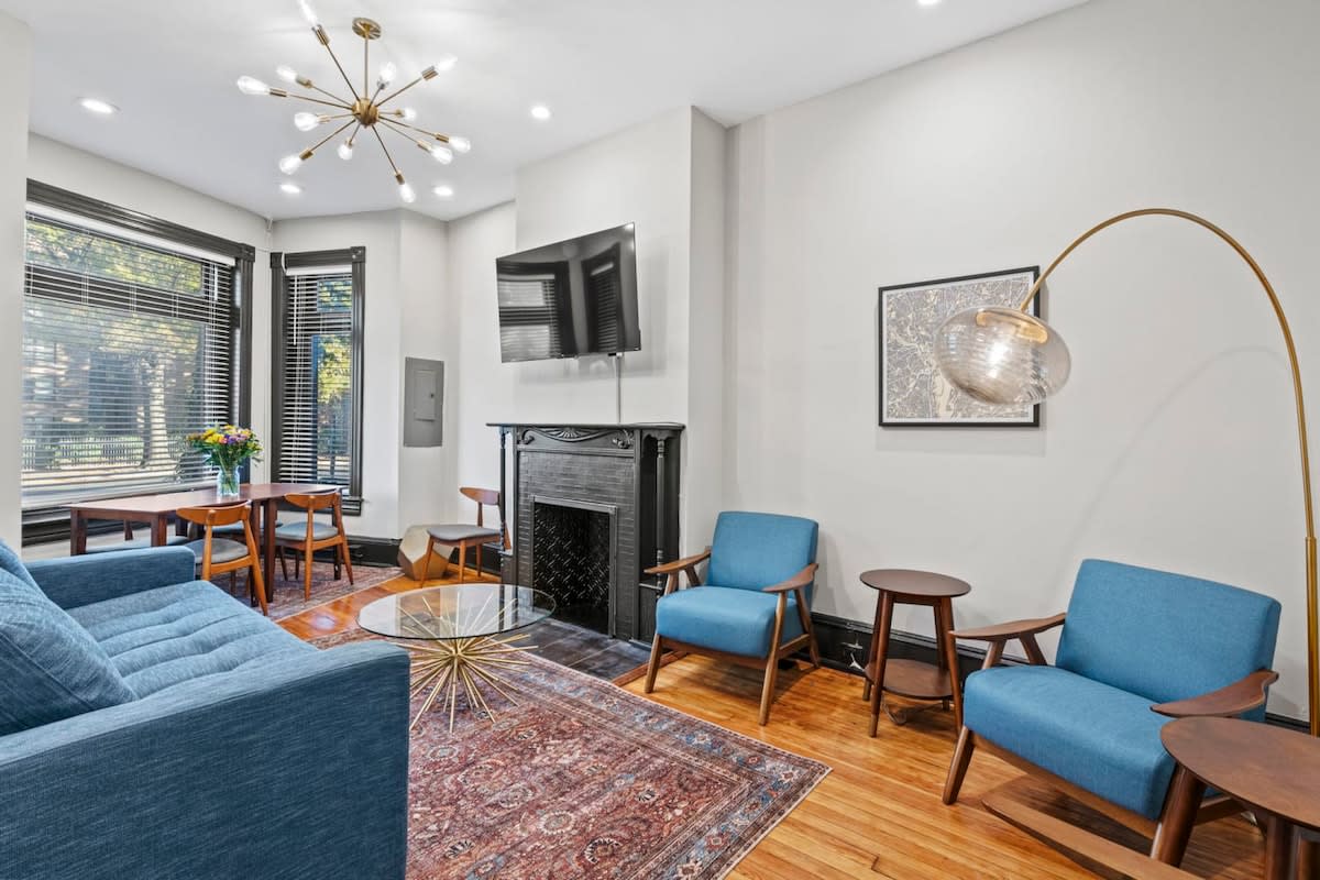 Spacious 5BR/3BA Luxury Townhouse | Heart of DC - Foto 1