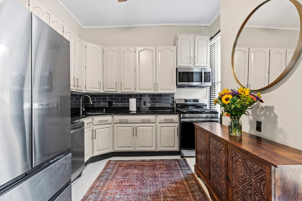 Luxury 5BR DC Townhome + Private Outdoor Patio