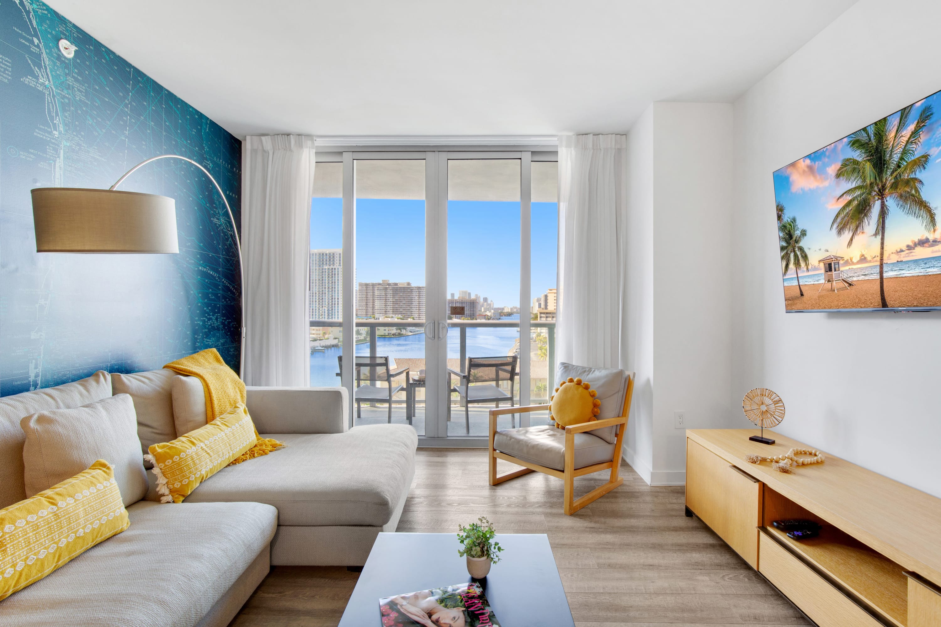 Amazing Pool|Apartment with Balcony|Near Beach — Hallandale Beach, FL — vacation rental