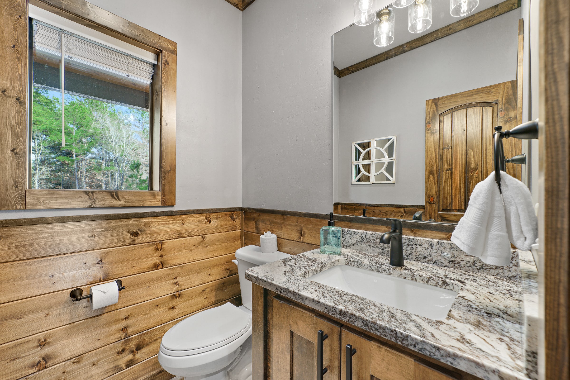 Sundance Lodge! Secluded! Hot Tub-Firepit-Playset!