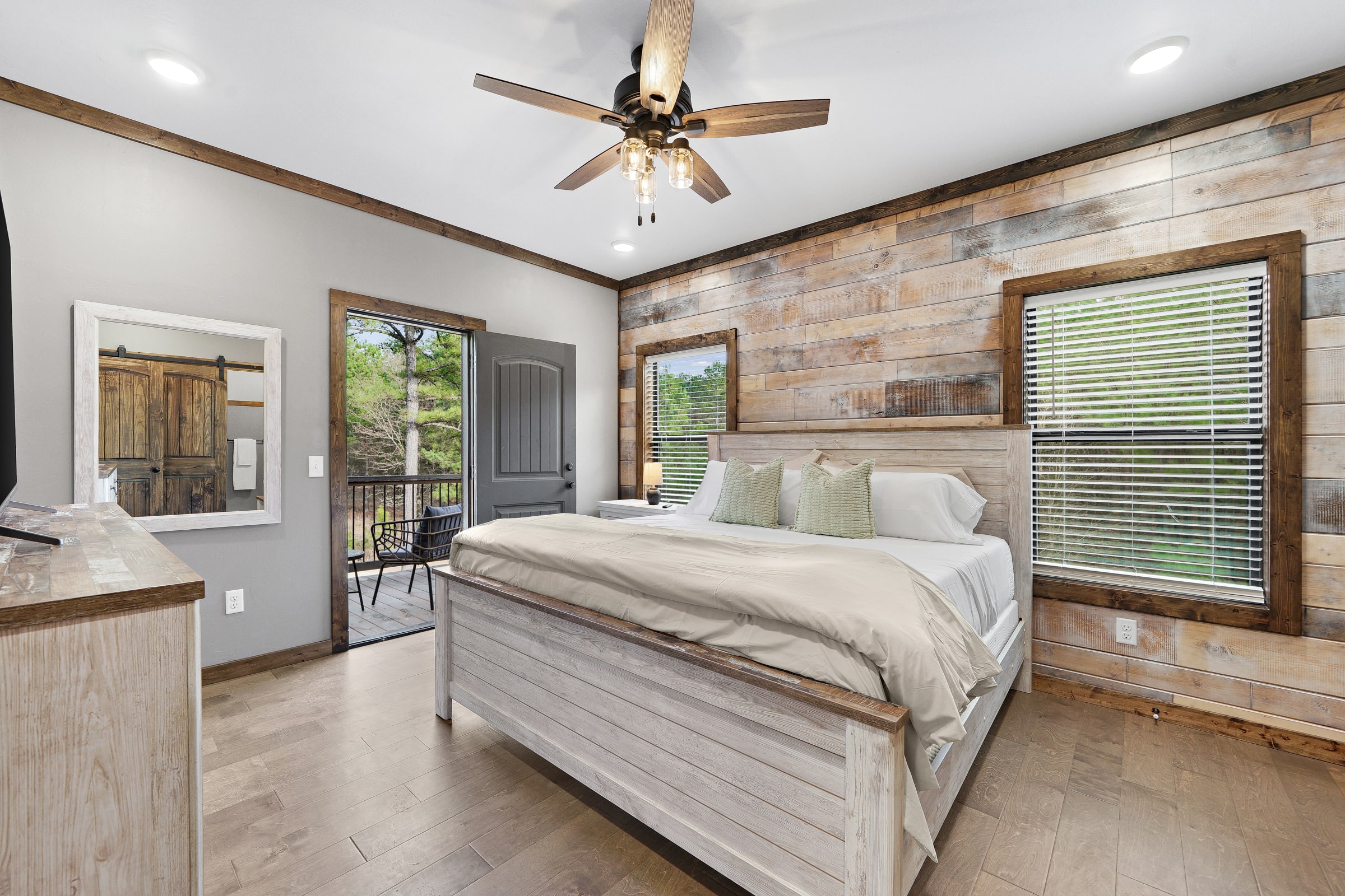 Sundance Lodge! Secluded! Hot Tub-Firepit-Playset!