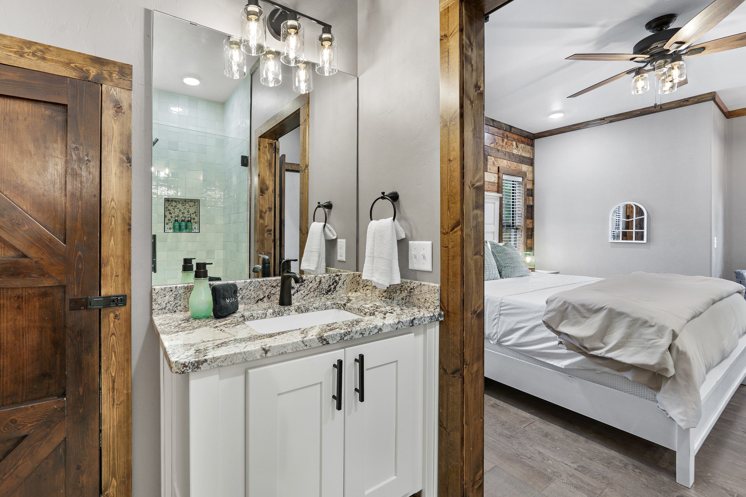 Sundance Lodge! Secluded! Hot Tub-Firepit-Playset!