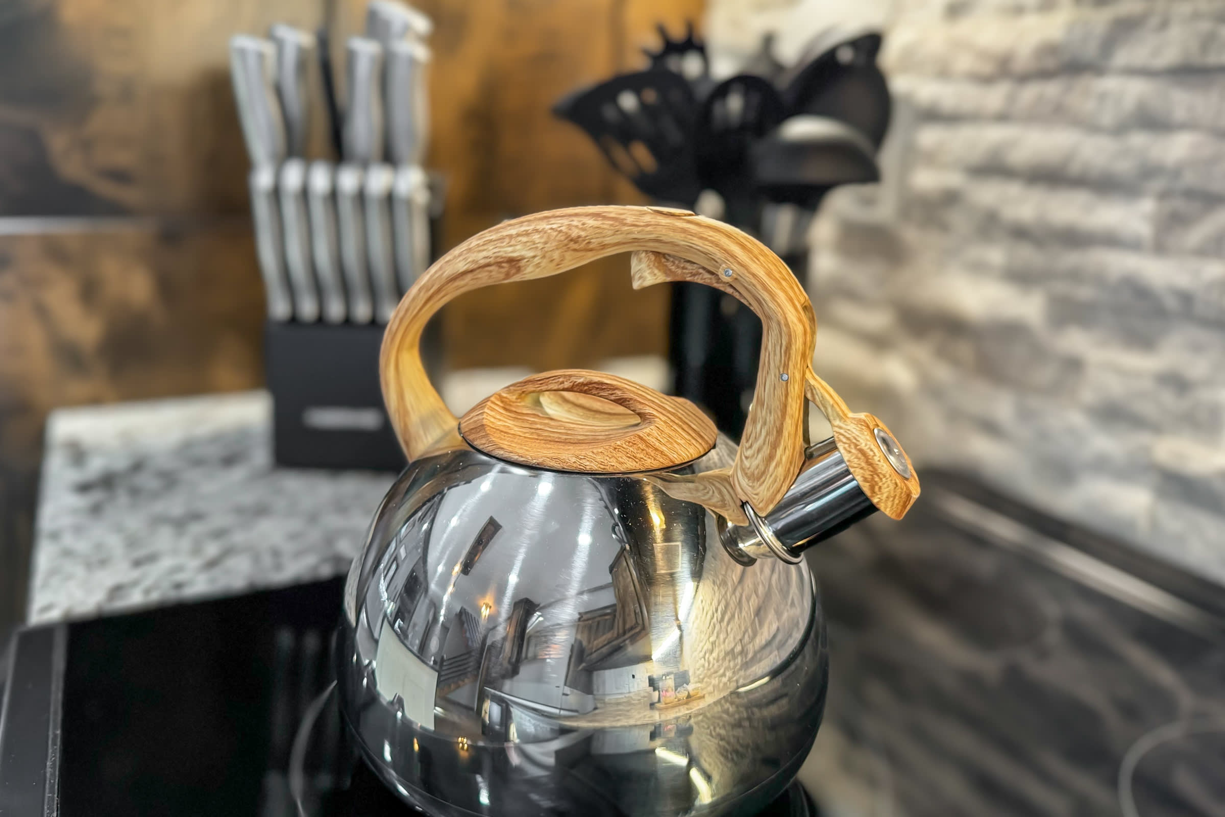 Sundance Lodge! Secluded! Hot Tub-Firepit-Playset!