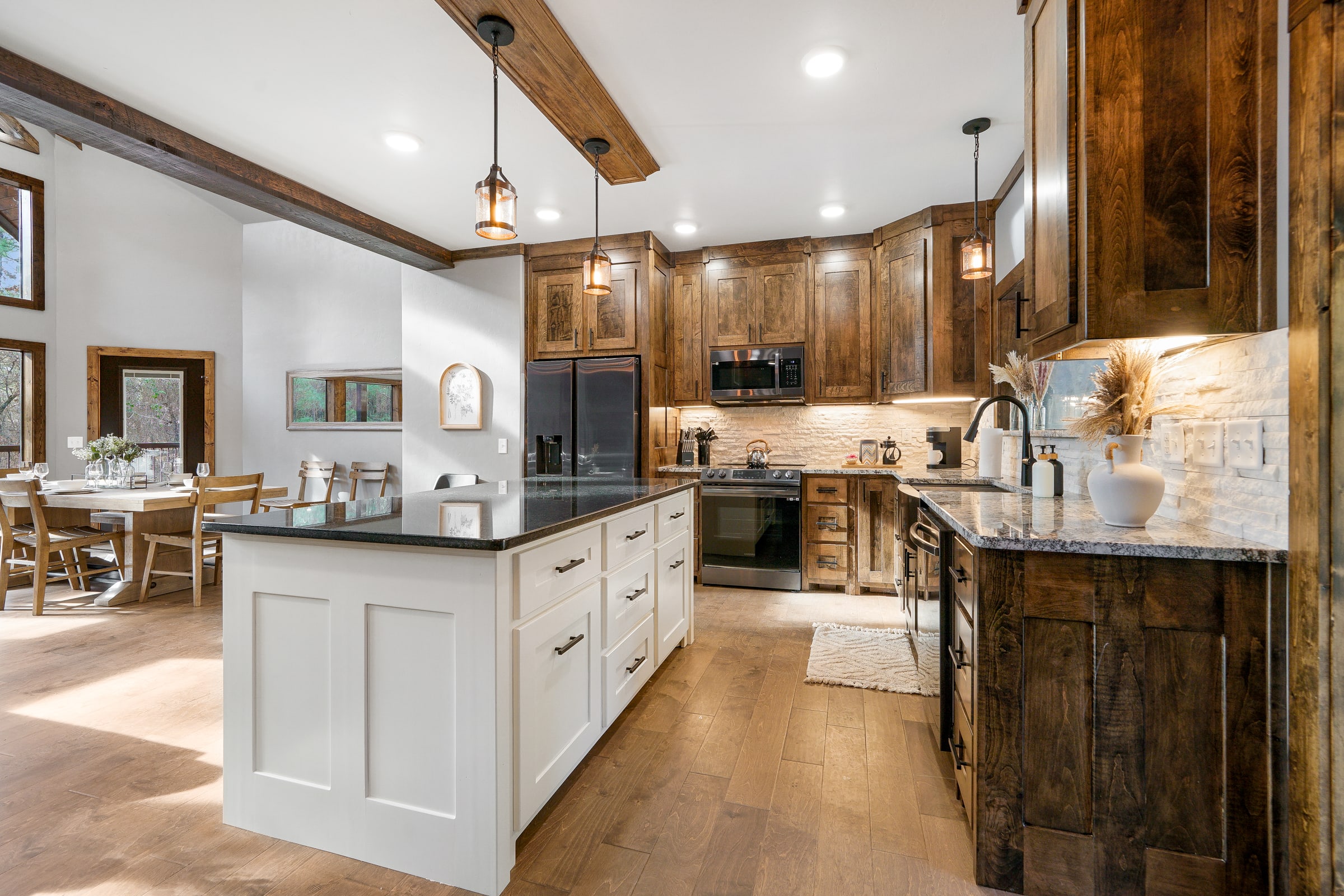 Sundance Lodge! Secluded! Hot Tub-Firepit-Playset!