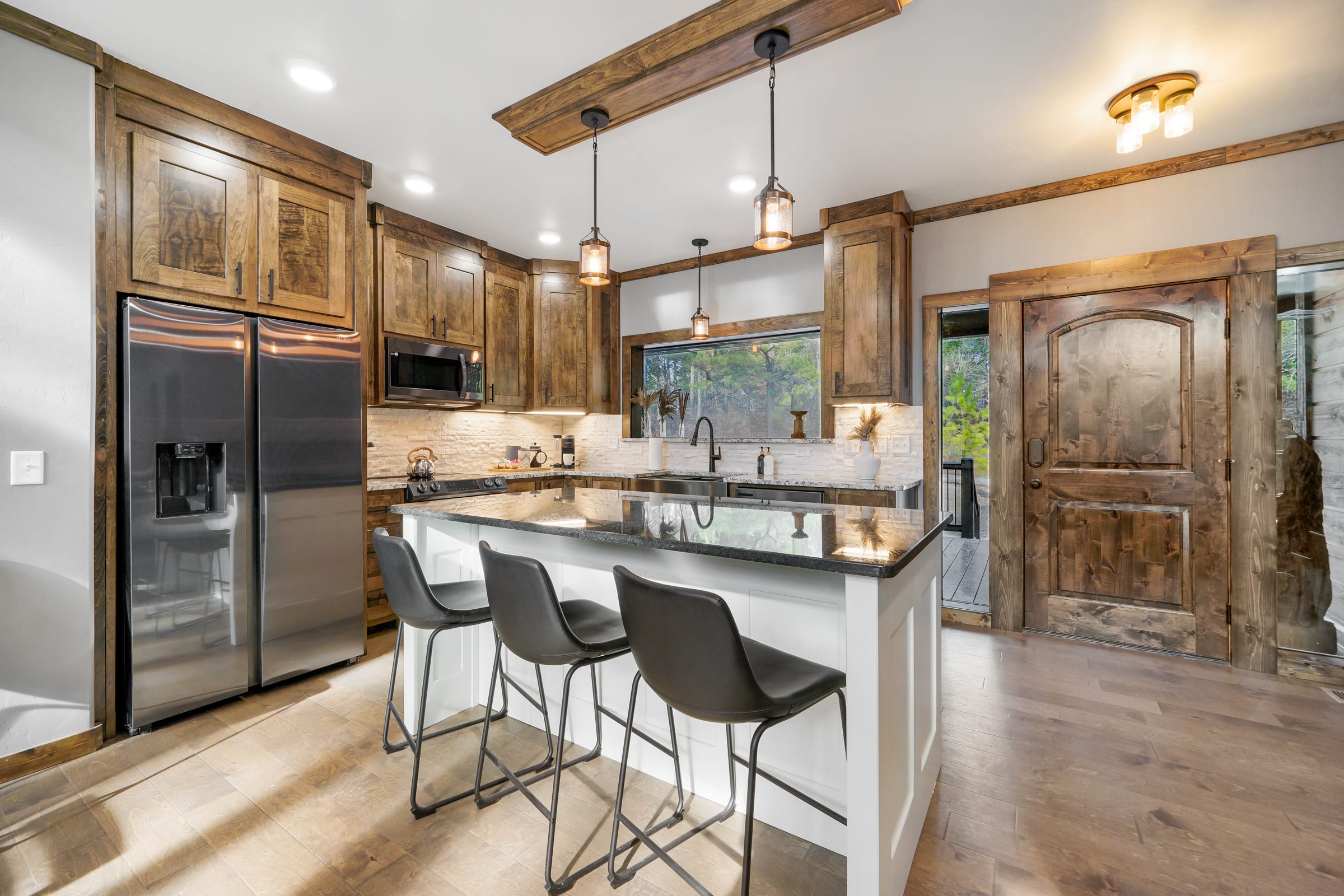 Sundance Lodge! Secluded! Hot Tub-Firepit-Playset!