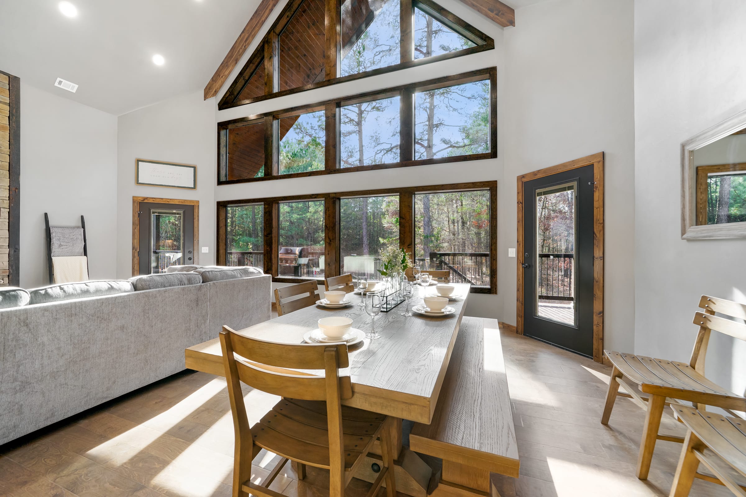 Sundance Lodge! Secluded! Hot Tub-Firepit-Playset!