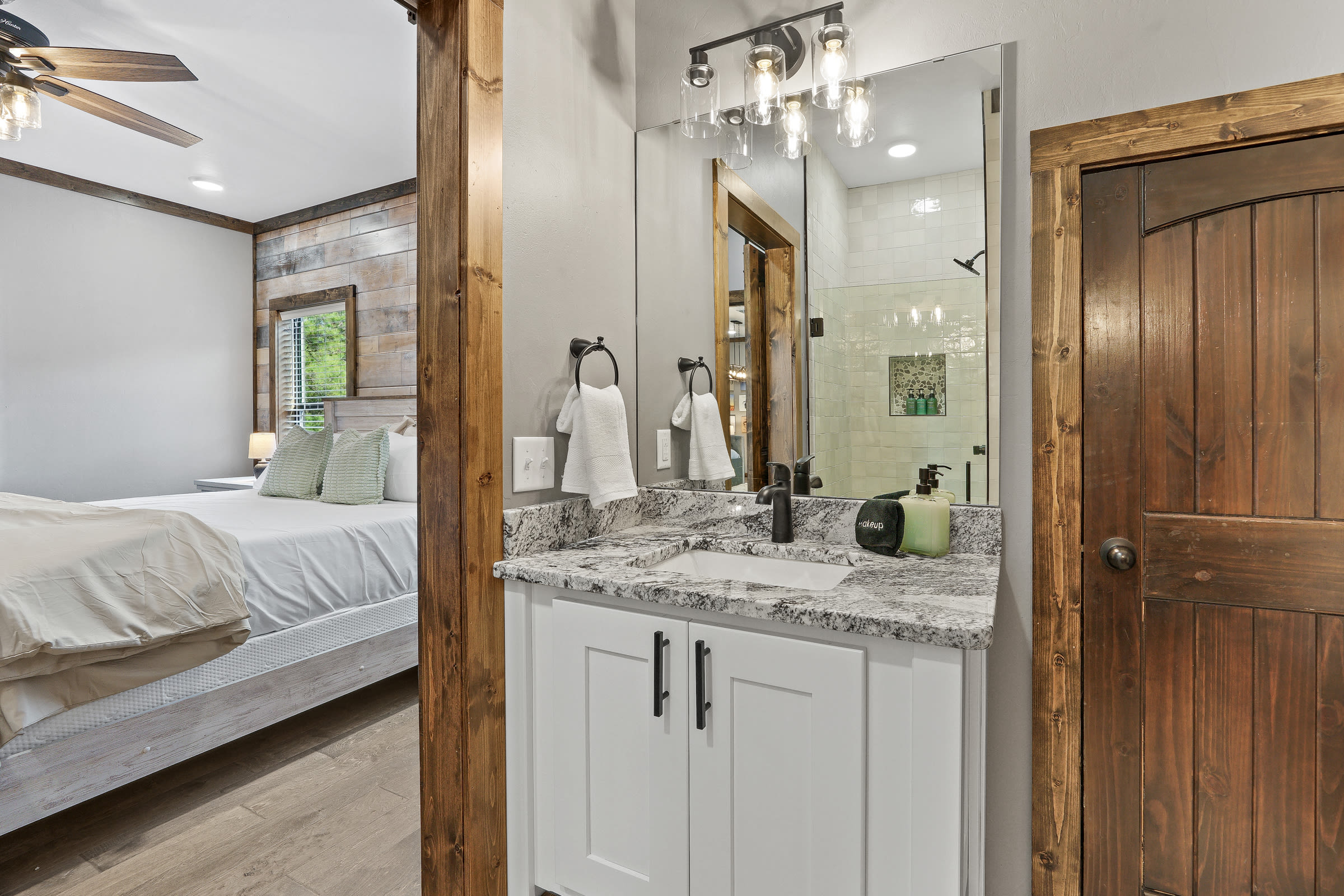 Sundance Lodge! Secluded! Hot Tub-Firepit-Playset!