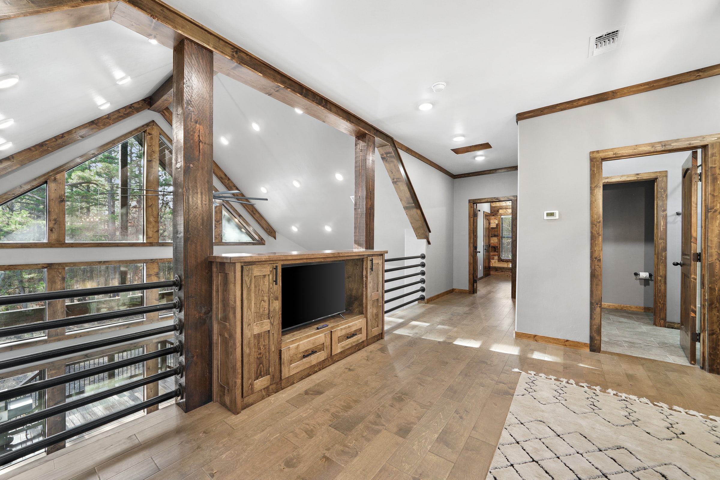 Sundance Lodge! Secluded! Hot Tub-Firepit-Playset!