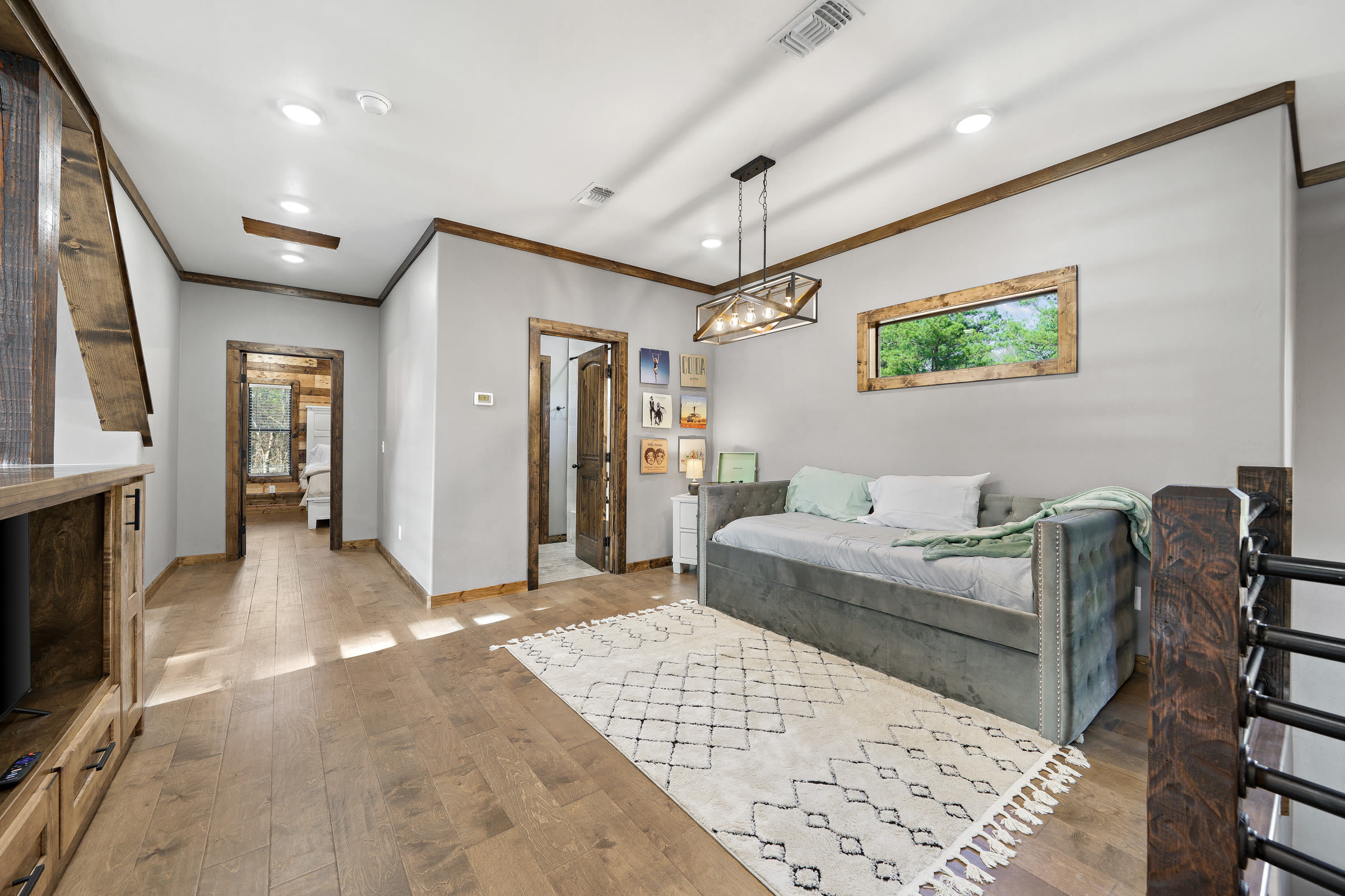 Sundance Lodge! Secluded! Hot Tub-Firepit-Playset!