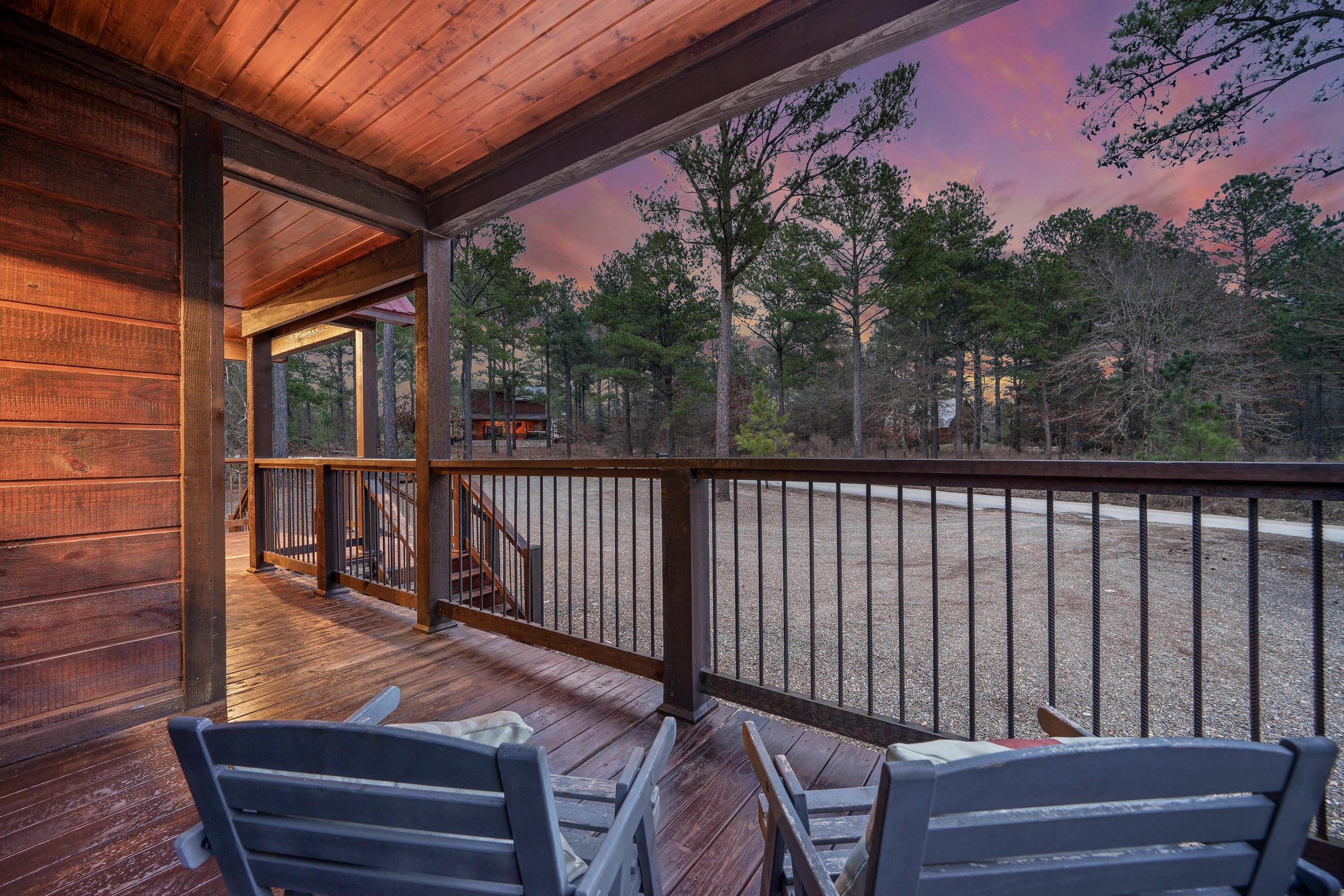 Sundance Lodge! Secluded! Hot Tub-Firepit-Playset!