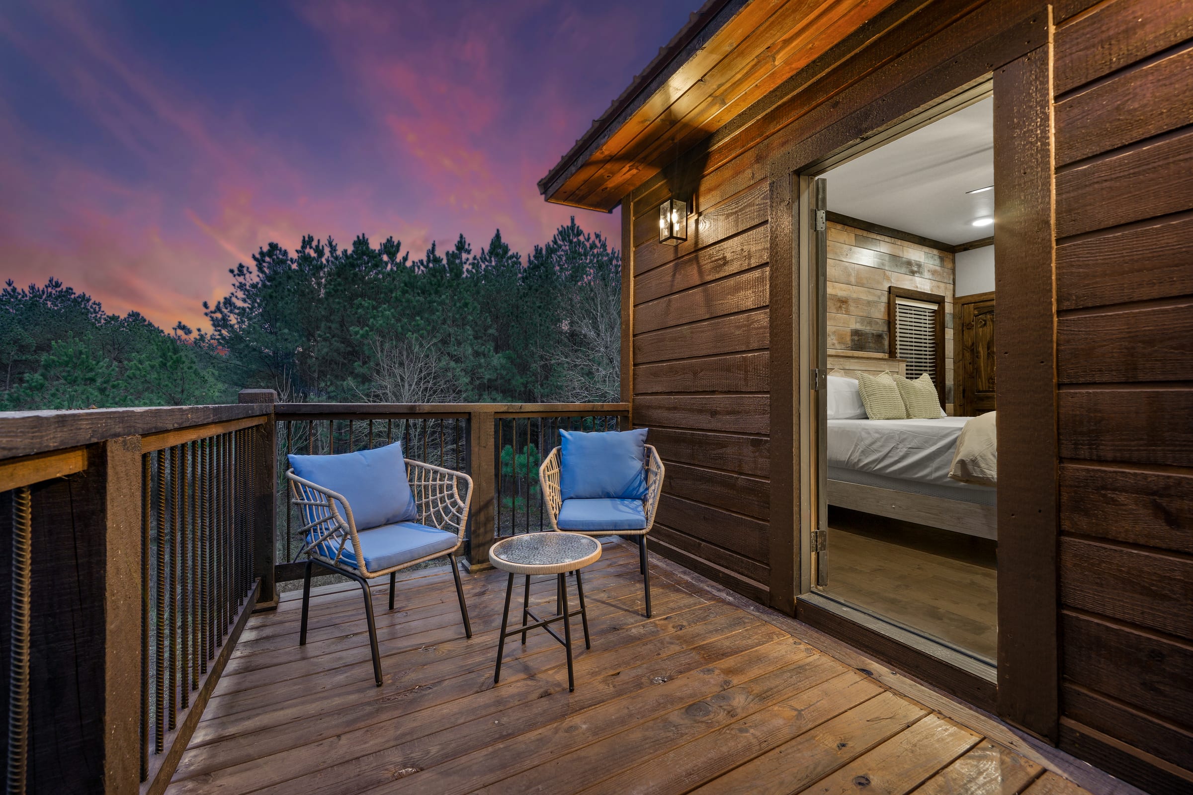 Sundance Lodge! Secluded! Hot Tub-Firepit-Playset!