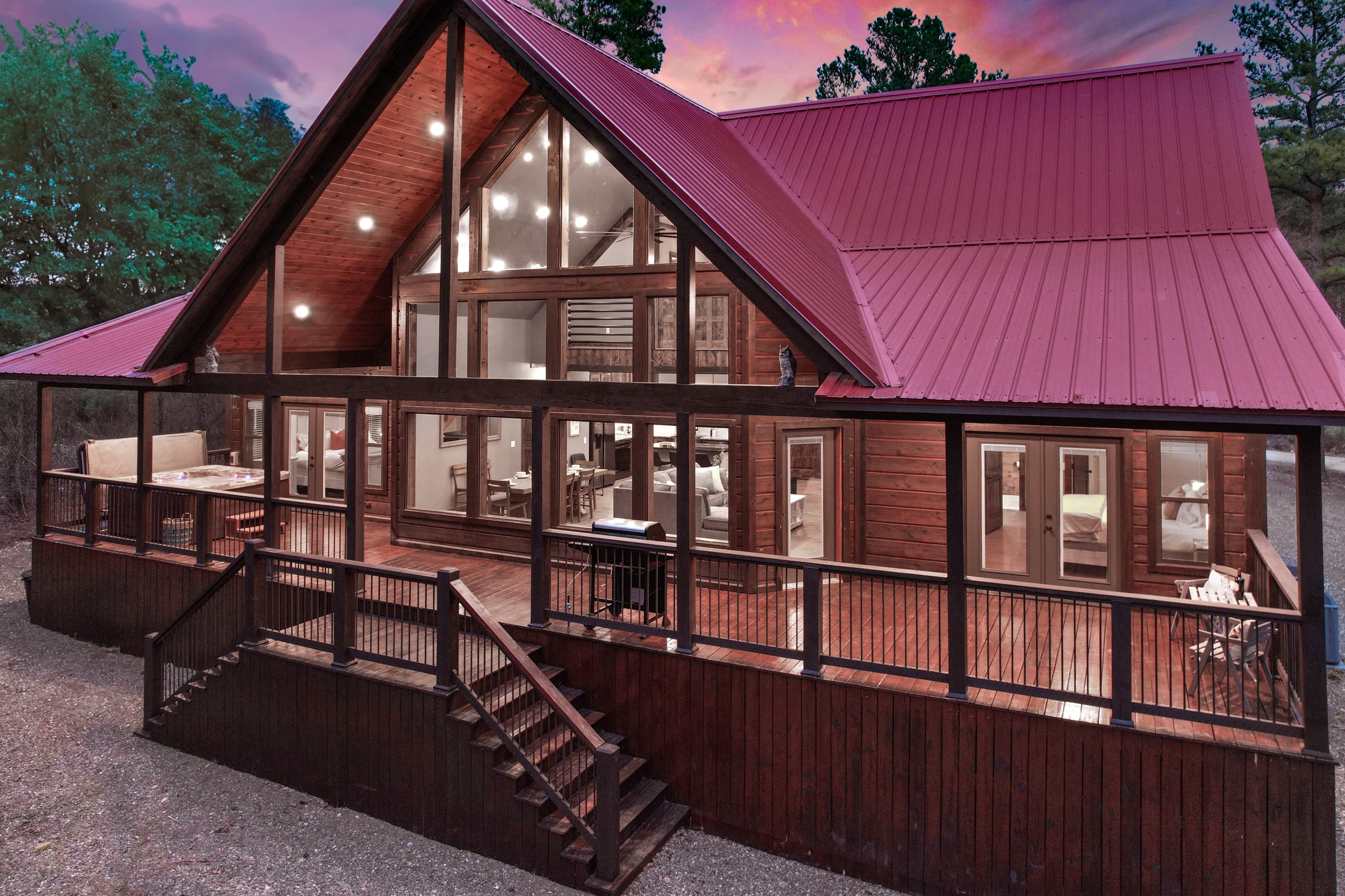 Sundance Lodge! Secluded! Hot Tub-Firepit-Playset!