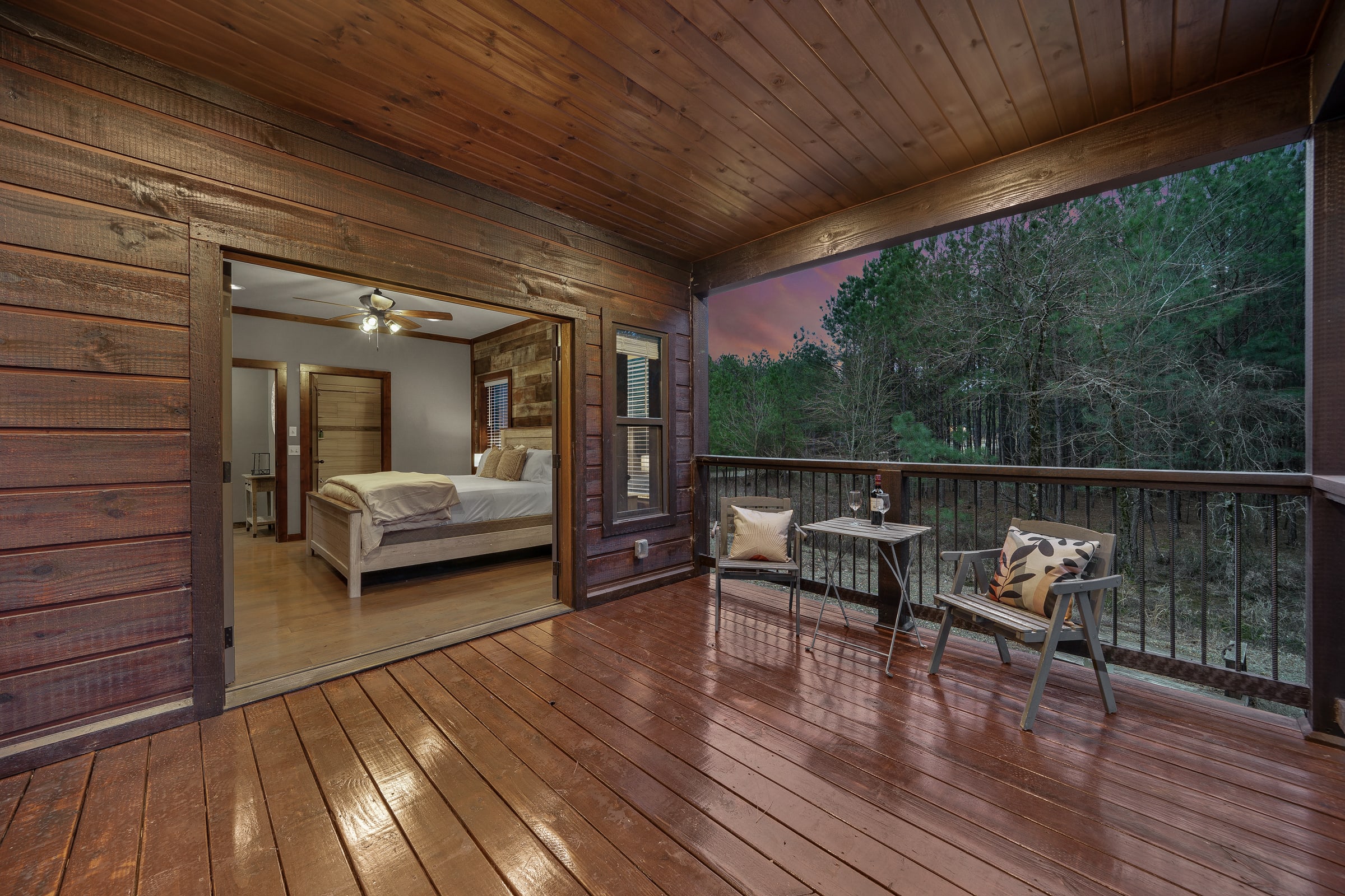 Sundance Lodge! Secluded! Hot Tub-Firepit-Playset!