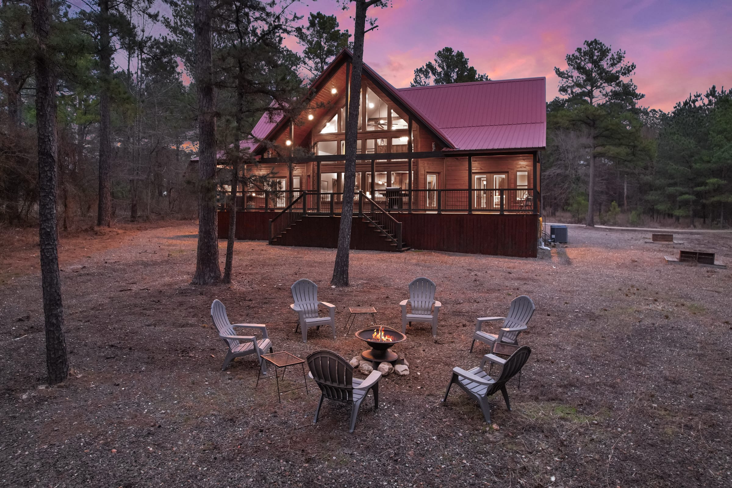 Sundance Lodge! Secluded! Hot Tub-Firepit-Playset!