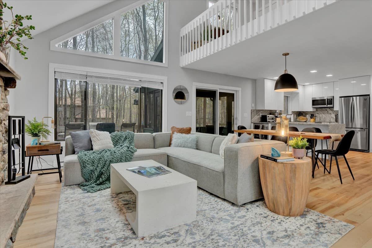 Evergreen Lodge | Hot Tub | Wi-Fi | Fireplace