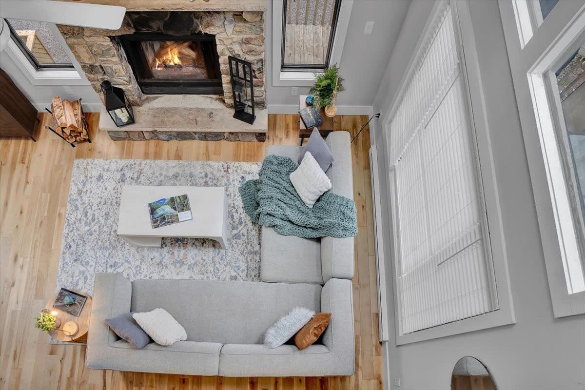 Evergreen Lodge | Hot Tub | Wi-Fi | Fireplace