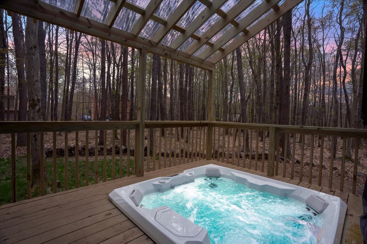 Evergreen Lodge | Hot Tub | Wi-Fi | Fireplace