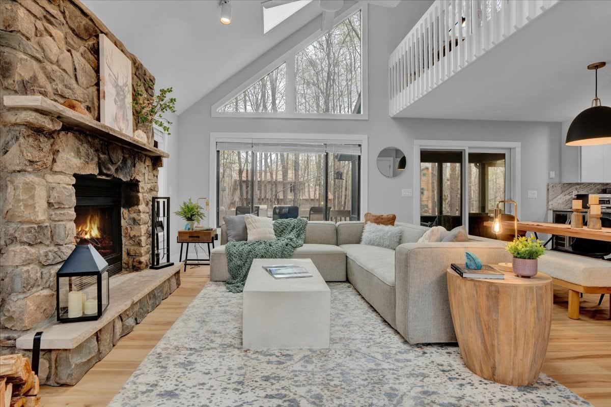 Evergreen Lodge | Hot Tub | Wi-Fi | Fireplace