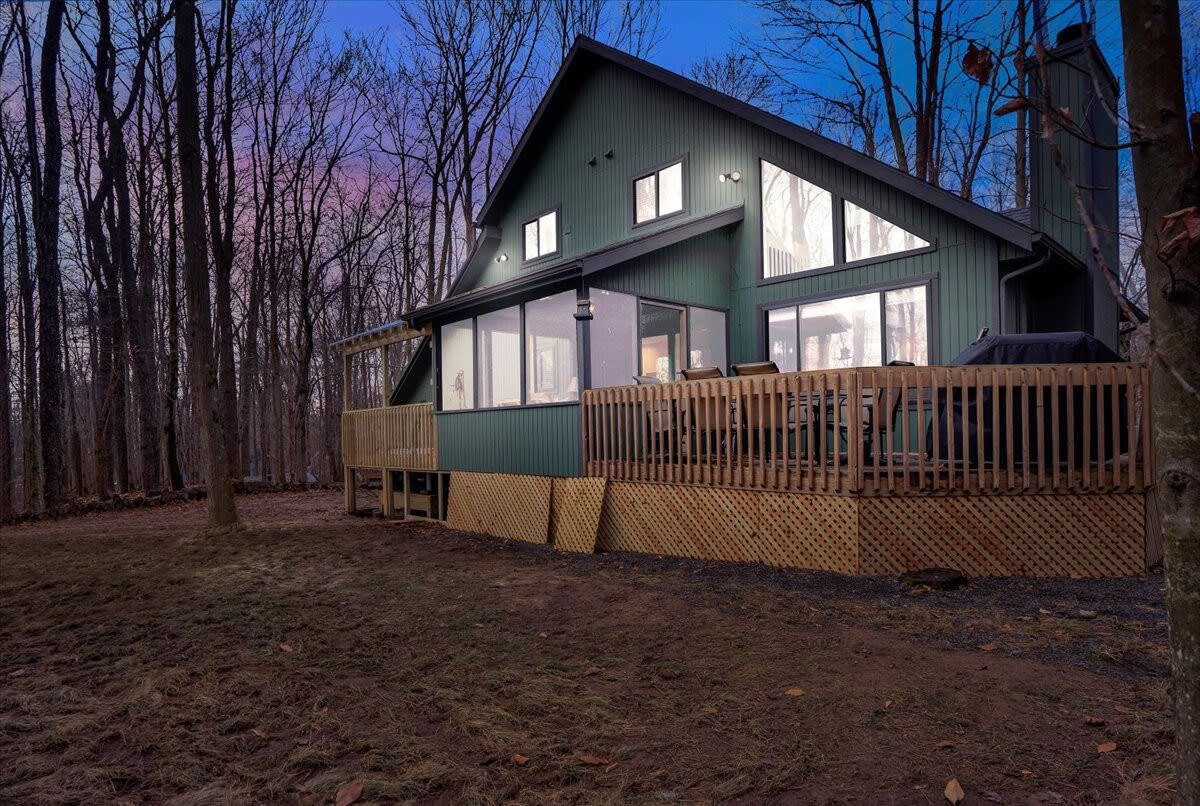 Evergreen Lodge | Hot Tub | Wi-Fi | Fireplace