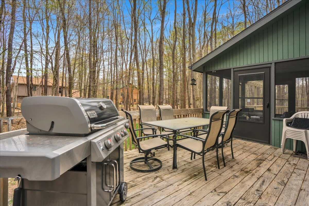 Evergreen Lodge | Hot Tub | Wi-Fi | Fireplace
