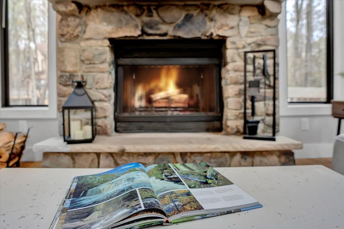 Evergreen Lodge | Hot Tub | Wi-Fi | Fireplace