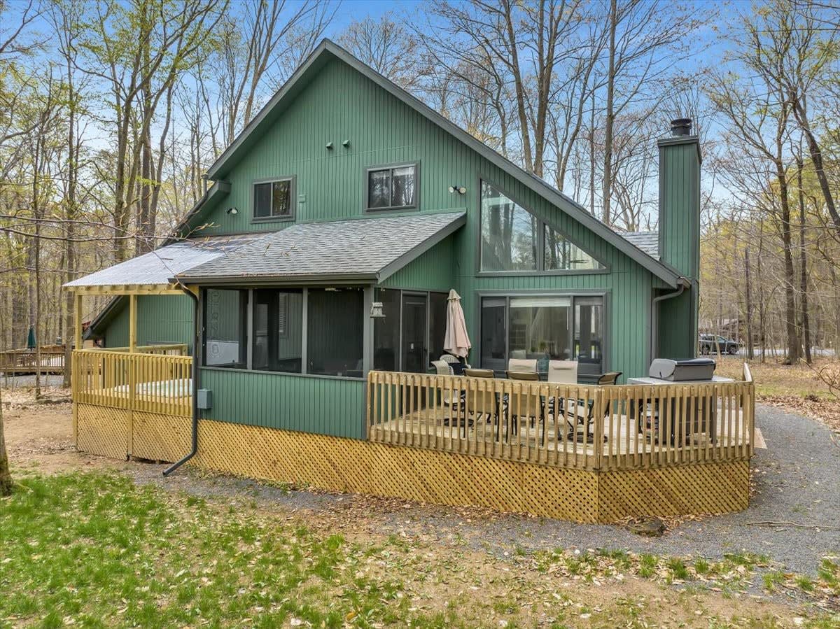 Evergreen Lodge | Hot Tub | Wi-Fi | Fireplace