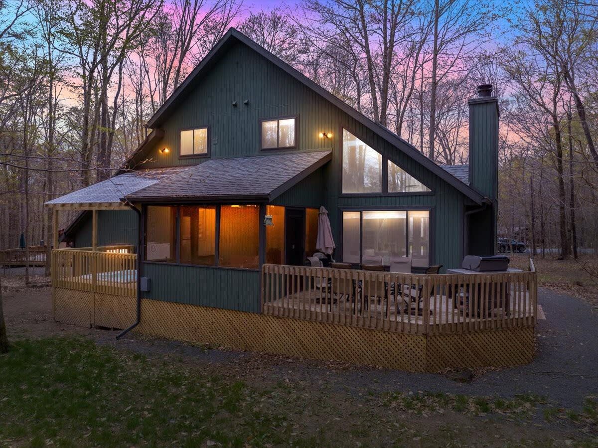 Evergreen Lodge | Hot Tub | Wi-Fi | Fireplace
