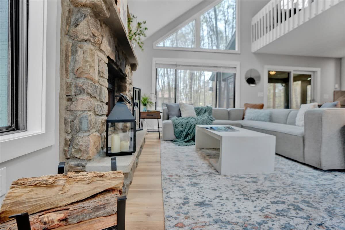 Evergreen Lodge | Hot Tub | Wi-Fi | Fireplace