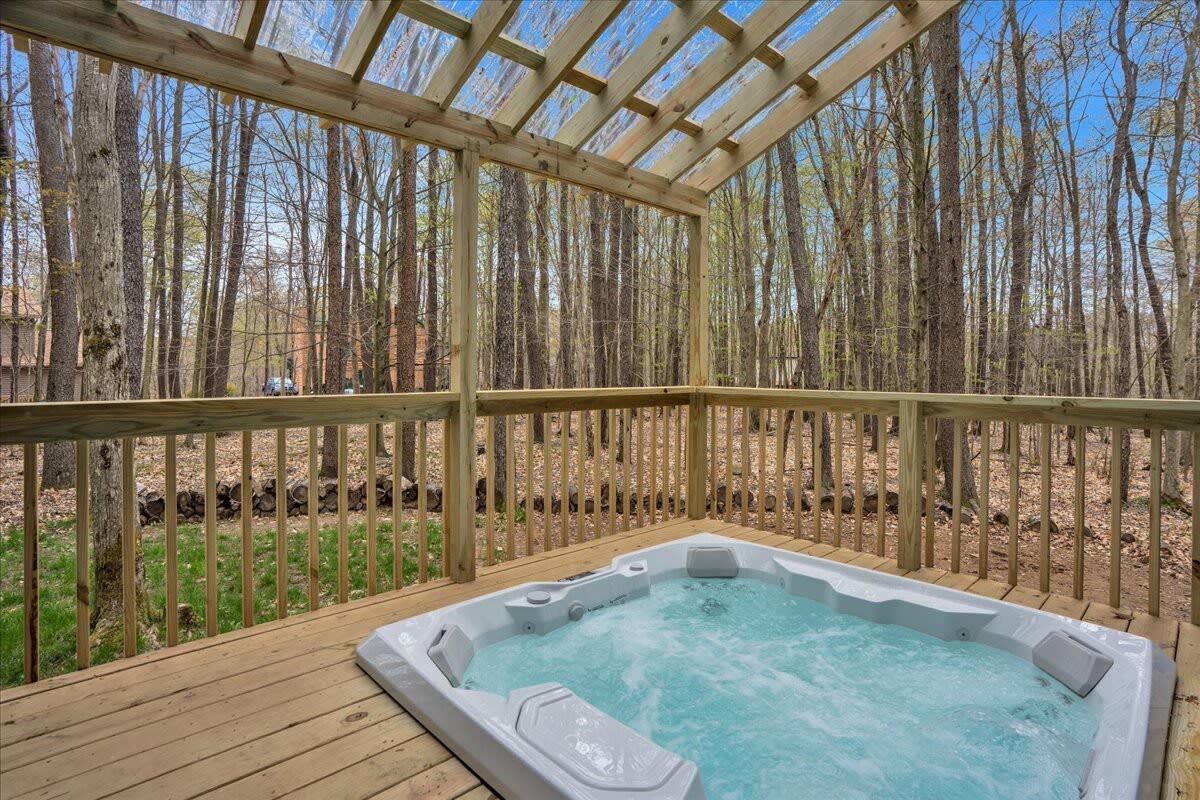 Evergreen Lodge | Hot Tub | Wi-Fi | Fireplace