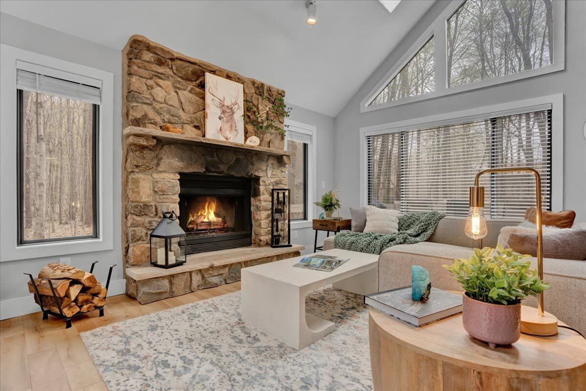 Evergreen Lodge | Hot Tub | Wi-Fi | Fireplace